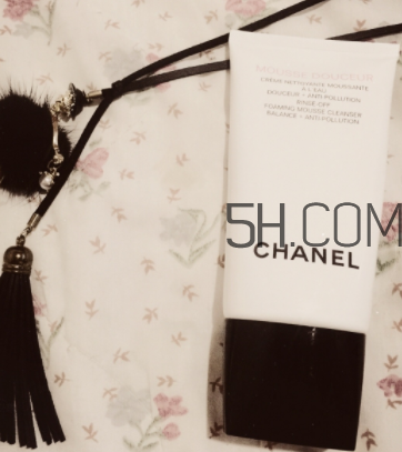 香奈兒山茶花洗面奶怎么樣_粉色和藍(lán)色 香奈兒山茶花洗面奶怎么樣_粉色和藍(lán)色
