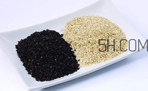 黑芝麻和白芝麻有什么區(qū)別？黑芝麻和白芝麻哪個好？