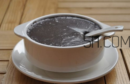 黑芝麻糊用開水沖還是溫開水？黑芝麻糊養(yǎng)胃嗎？