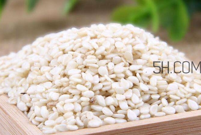 黑芝麻和白芝麻有什么區(qū)別？黑芝麻和白芝麻哪個好？