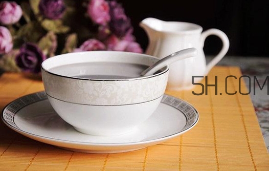黑芝麻糊用開水沖還是溫開水？黑芝麻糊養(yǎng)胃嗎？
