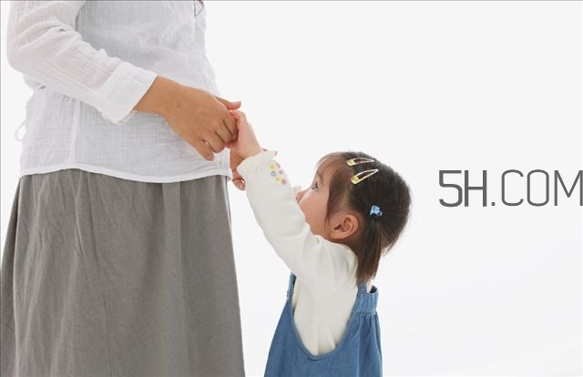 順產(chǎn)惡露干凈后又有鮮血怎么回事 順產(chǎn)惡露干凈后又有鮮血怎么回事