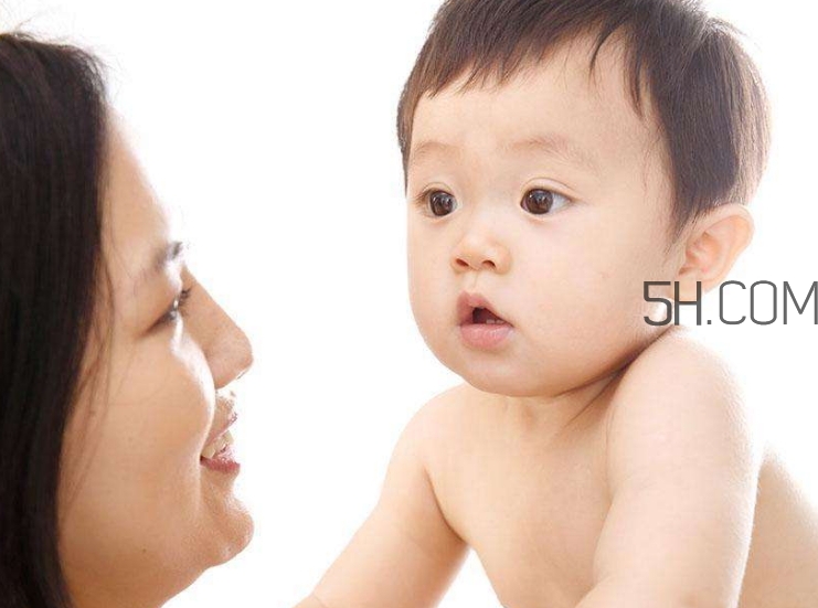 母乳和奶粉哪個(gè)好？媽媽開心最重要