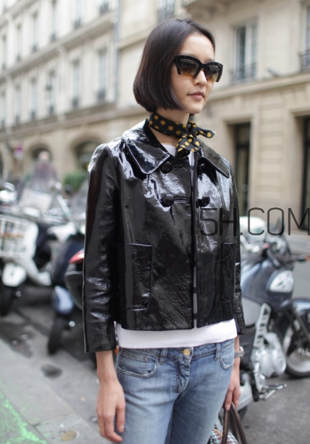 皮衣配牛仔褲好看嗎？皮衣和牛仔褲怎么搭配？