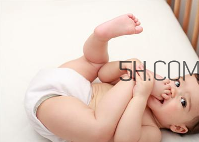 嬰兒晚上不睡覺的原因？嬰兒怎么護(hù)理？