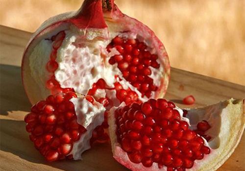 吃石榴不吐籽好嗎 吃石榴籽有什么好處和壞處