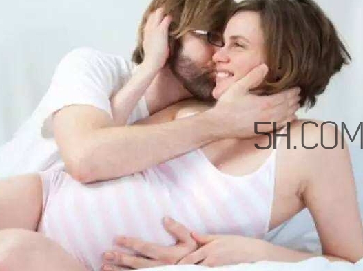 孕晚期同房有助于生產(chǎn)嗎？孕晚期同房對胎兒有影響嗎？