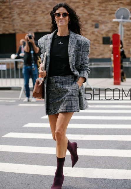 格子西裝里面怎么搭配？格子西裝內搭穿什么？