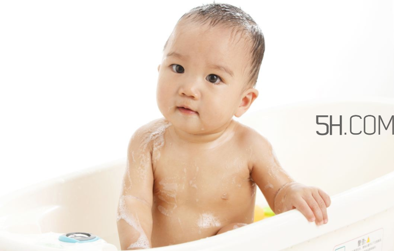 小孩風(fēng)熱感冒怎么辦？小孩子高燒手腳冰涼怎么處理？