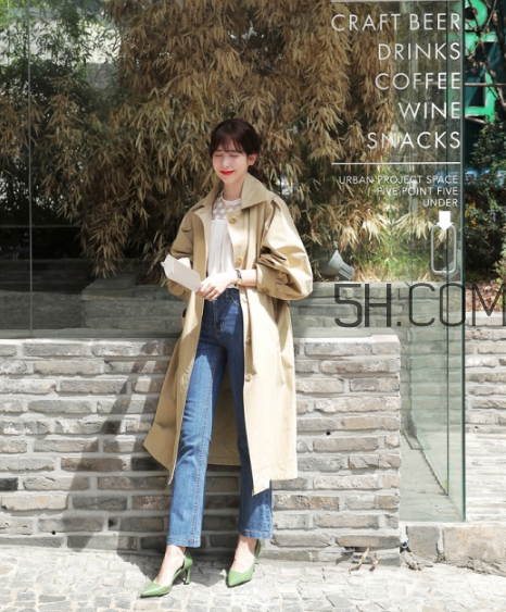 卡其色風(fēng)衣配什么鞋子？卡其色風(fēng)衣搭配鞋子圖片