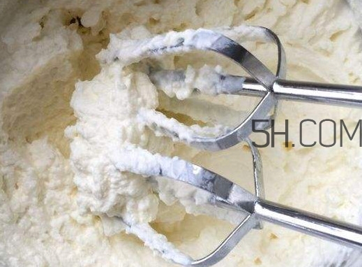 如何用牛奶自制淡奶油？淡奶油開封后能保存多久