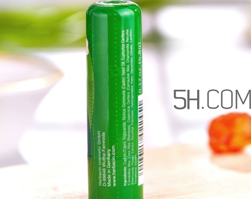 herbacin賀本清小甘菊唇膏怎么樣？小甘菊唇膏使用心得