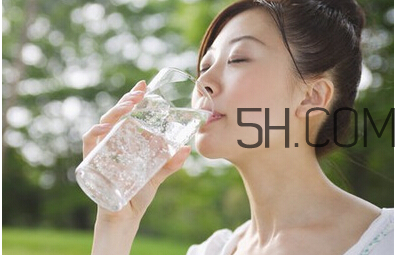 運(yùn)動前吃什么好？跳繩減肥會瘦胸嗎？