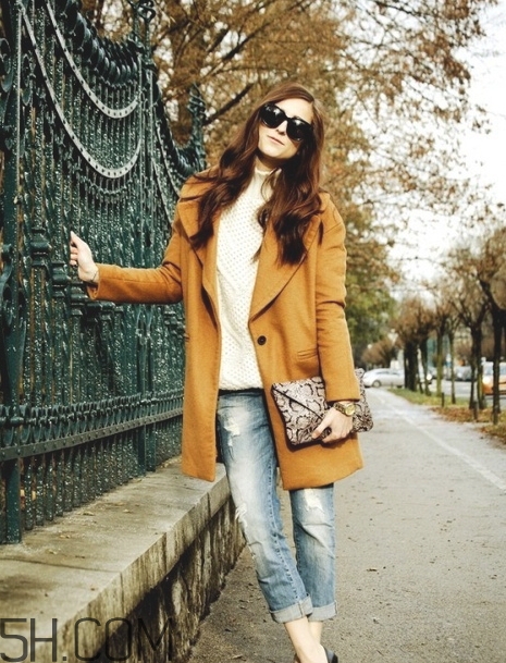 焦糖色大衣配什么褲子？焦糖色大衣搭配