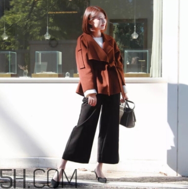 焦糖色大衣配什么褲子？焦糖色大衣搭配