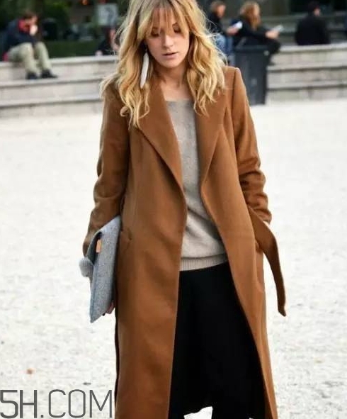 焦糖色大衣配什么褲子？焦糖色大衣搭配