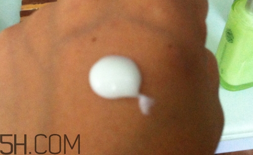 百雀羚乳液怎么打開(kāi)？百雀羚乳液瓶蓋怎么開(kāi)