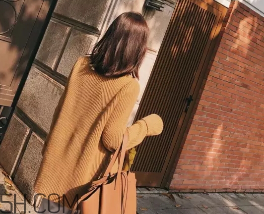焦糖色毛衣配什么顏色好看？焦糖色毛衣搭配圖片
