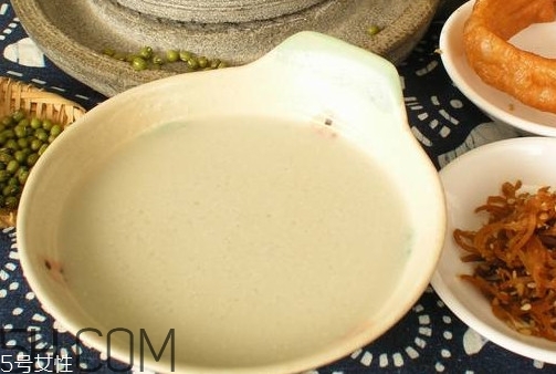 豆汁兒是什么做的？豆汁兒是什么味道