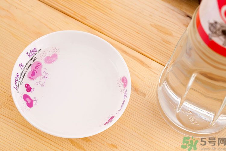 白醋和鹽水混在一起洗臉有什么好處？白醋和鹽洗臉好嗎？