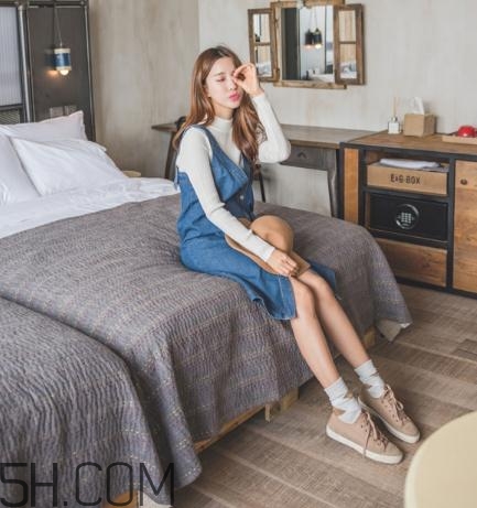 白色毛衣搭配什么裙子？白色毛衣搭配裙子圖片