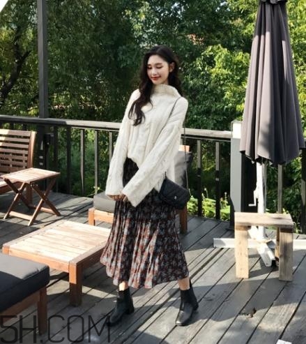 白色毛衣搭配什么裙子？白色毛衣搭配裙子圖片