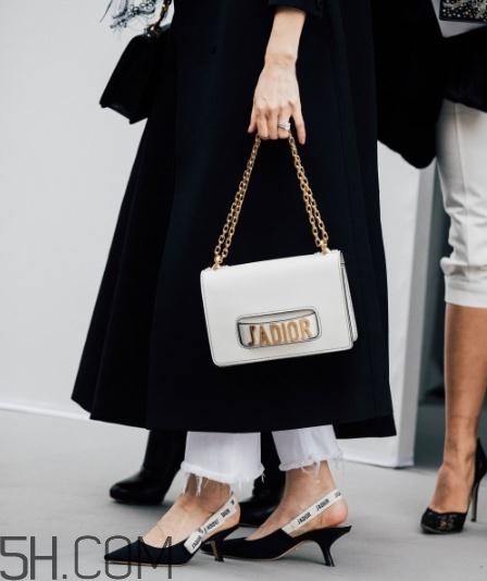 白色包包臟了怎么辦？白色包包臟了用什么洗？