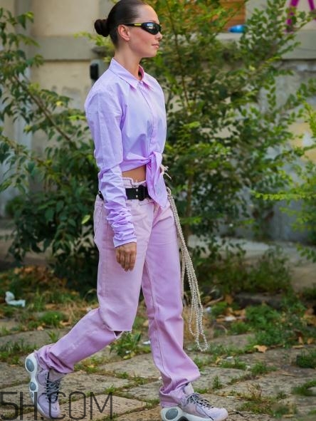 粉色衣服配什么顏色的褲子？粉色衣服搭配褲子圖片