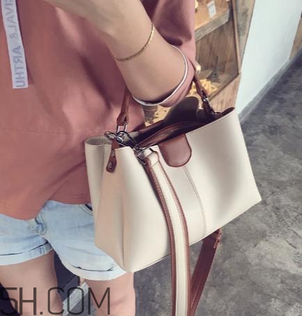 白色包包被衣服染色了怎么辦？白色包包染色怎么去除？