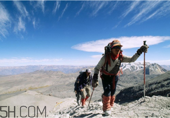 爬山要帶什么吃的？爬山耳鳴怎么回事？