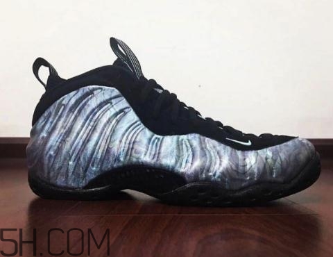 nike air foamposite one鮑魚(yú)噴實(shí)物什么樣？
