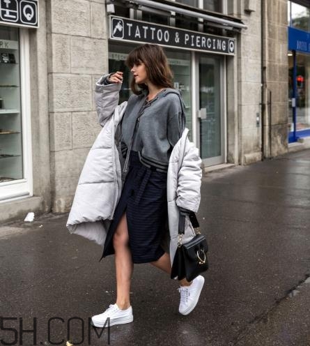 羽絨服配什么鞋子？羽絨服搭配鞋子圖片