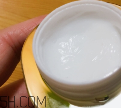 百雀羚肌初賦活系列怎么樣？百雀羚肌初賦活系列適合年齡
