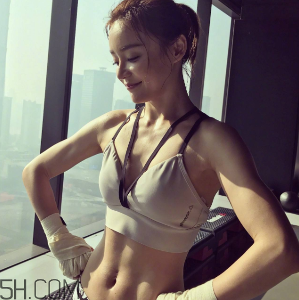 肚子上有肉可以練馬甲線嗎？女生怎么練馬甲線？