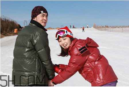 滑雪穿什么衣服比較好？滑雪鞋怎么穿？