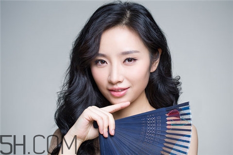 粉刺應(yīng)該擦什么藥膏？粉刺應(yīng)該用什么護膚品？
