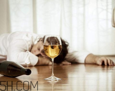 喝酒會(huì)得痔瘡嗎？喝酒痔瘡犯了怎么辦？