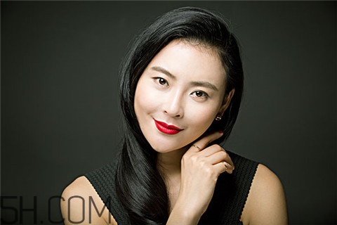 隆胸是用什么材料？隆胸是從哪里切口？