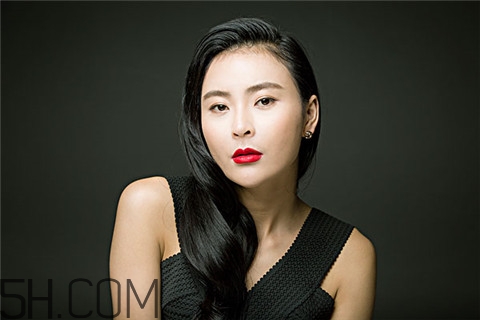 隆胸是用什么材料？隆胸是從哪里切口？