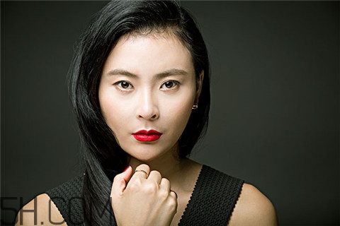 隆胸是用什么材料？隆胸是從哪里切口？