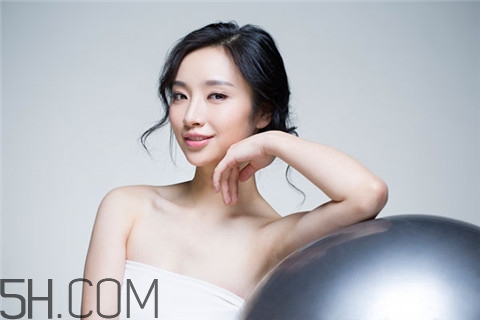 隆胸是不是很硬？隆胸是全麻嗎？