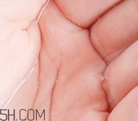 esthe dew爽膚水哪個(gè)顏色好？esthe dew化妝水不同顏色區(qū)別