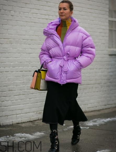 羽絨服搭配什么裙子好看？羽絨服搭配裙子圖片
