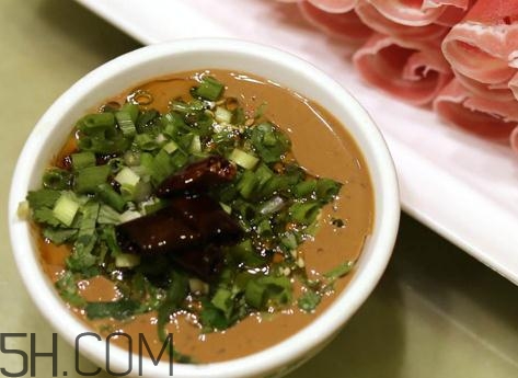 涮羊肉調(diào)料怎么調(diào)好吃？涮羊肉的麻醬怎么調(diào)？