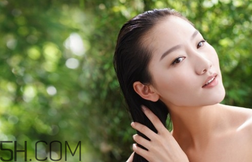 不同發(fā)質(zhì)使用哪種精油好？護發(fā)素和護發(fā)精油的區(qū)別