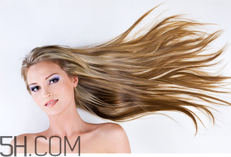 護(hù)發(fā)素一周用幾次合適？使用護(hù)發(fā)素的注意事項(xiàng)