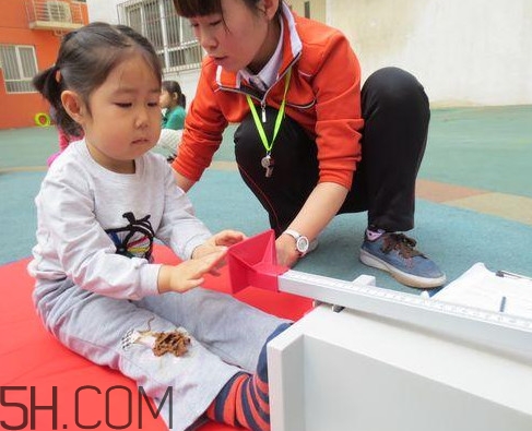 坐位體前屈滿分多少？坐位體前屈摸不到腳怎么辦