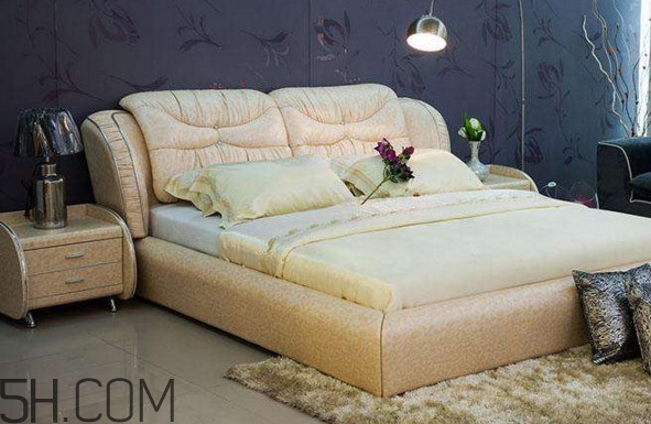 睡覺是硬床好還是軟床好？睡什么床最好？