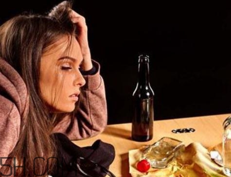 酒精肝是什么引起的？酒精肝是喝酒喝的嗎？