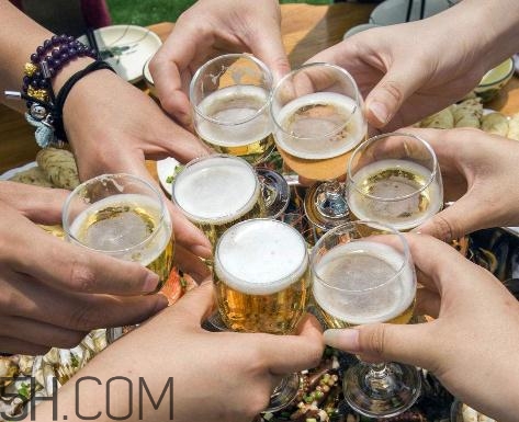 酒精肝是什么引起的？酒精肝是喝酒喝的嗎？